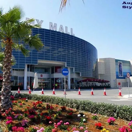 Breathtaking View & Seafront * Modern * At The Beach * Center City דירה