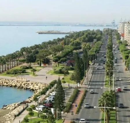 Breathtaking View & Seafront * Modern * At The Beach * Center City דירה *