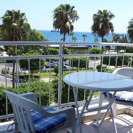 Breathtaking View & Seafront * Modern * At The Beach * Center City דירה לימסול