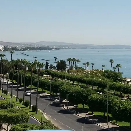 Breathtaking View & Seafront * Modern * At The Beach * Center City Διαμέρισμα
